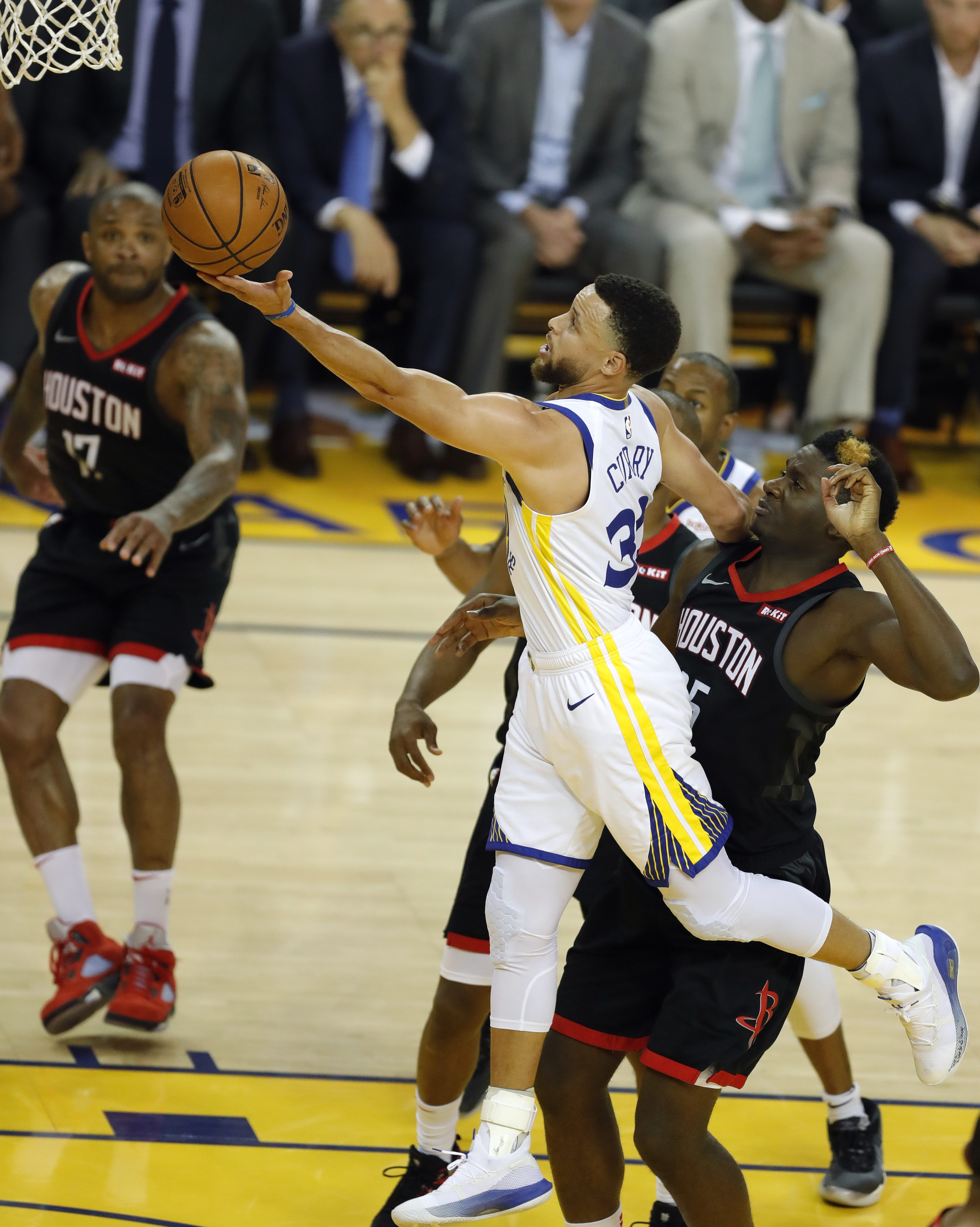 NBA季后赛次轮战火开启，勇士再胜火箭